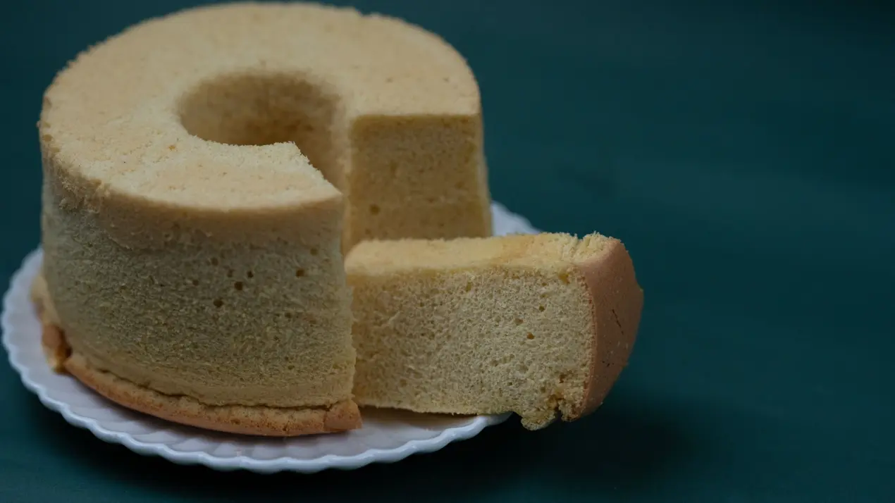 5 Best Sponge Cake Recipes For Any Skill Level: Get Light, Airy Cakes With These Foolproof Kitchen Hacks