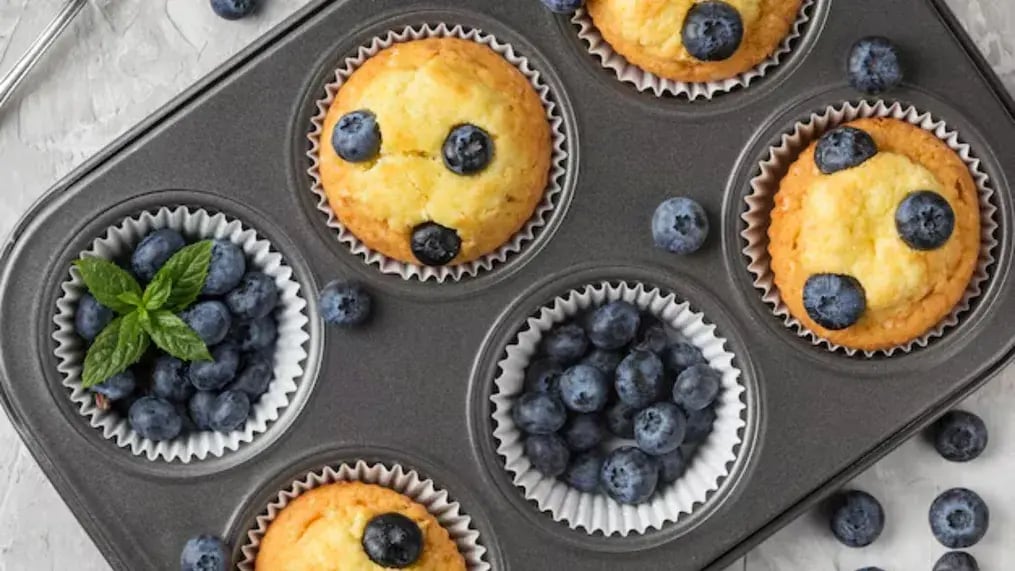How To Make Fluffy And Moist Blueberry Muffins