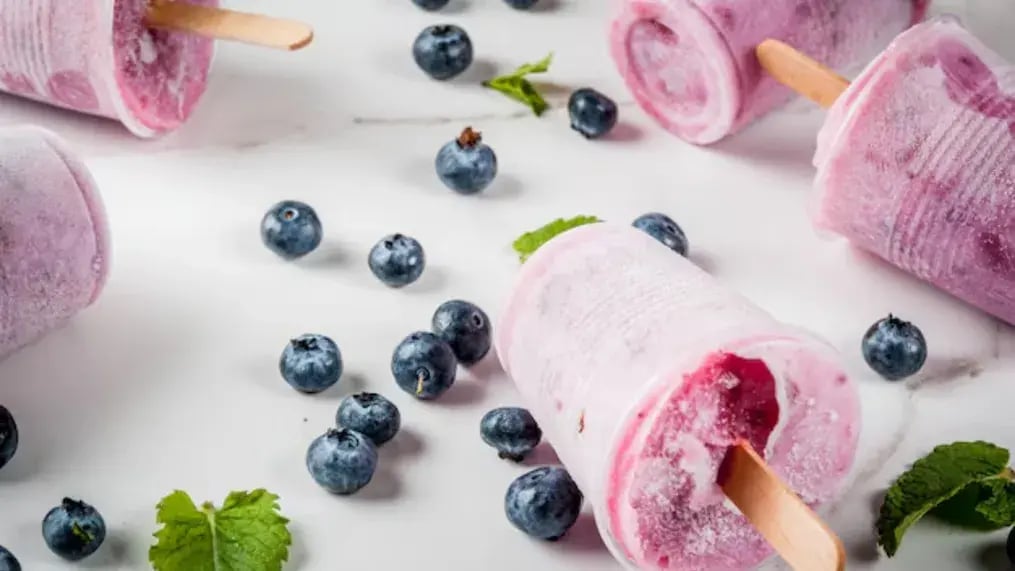 How To Make Delicious Blueberry Yogurt Popsicles