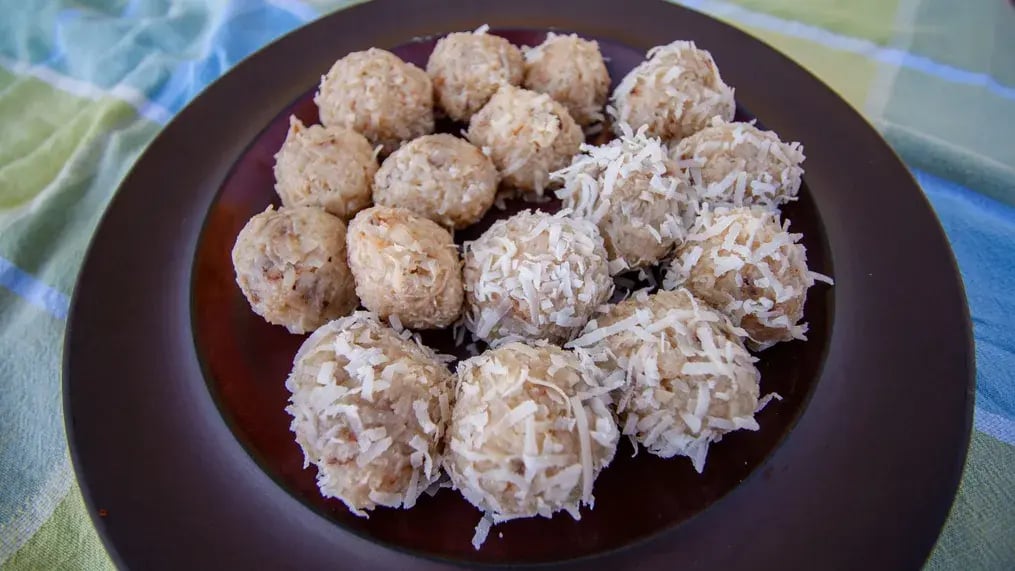 Date and Coconut Ladoo