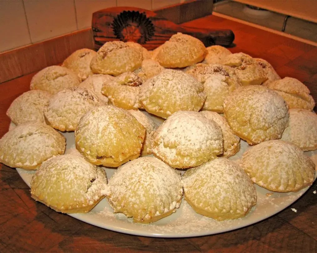 Fresh Maamoul Cookies With Icing Sugar