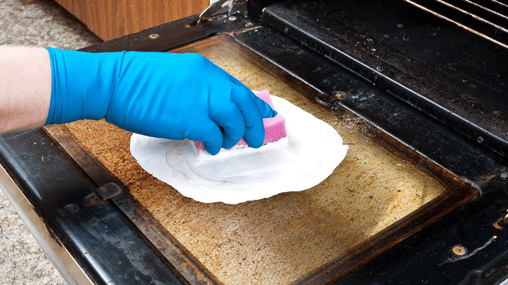 5-minute-complete-oven-cleaning-guide-3