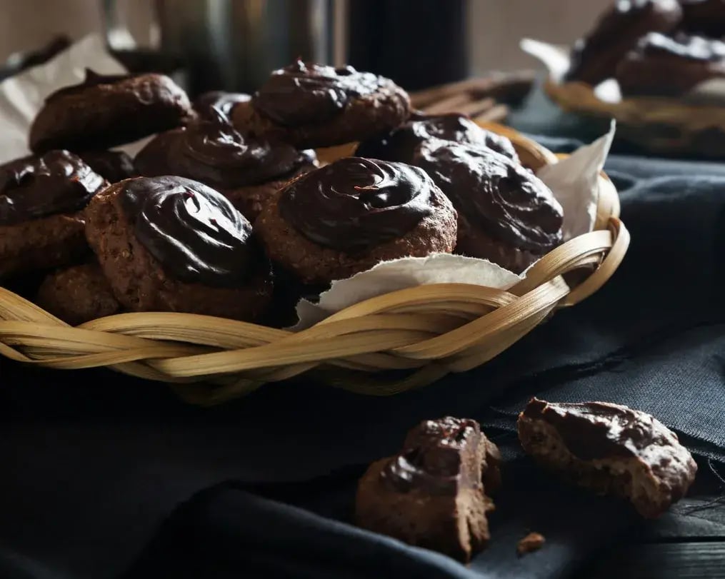 Cooled Chocolate Sauce On Cookies