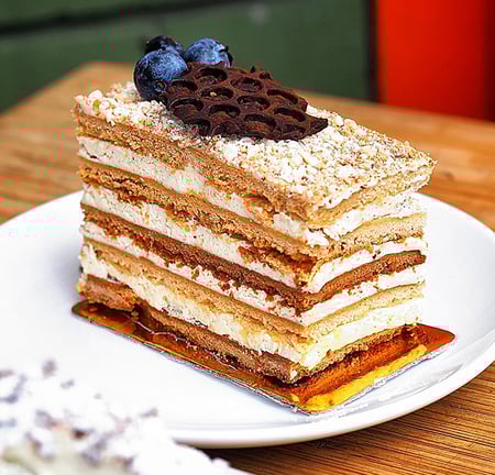 cake recipe at home: Russia and Germany’s Medovik and Bienenstich