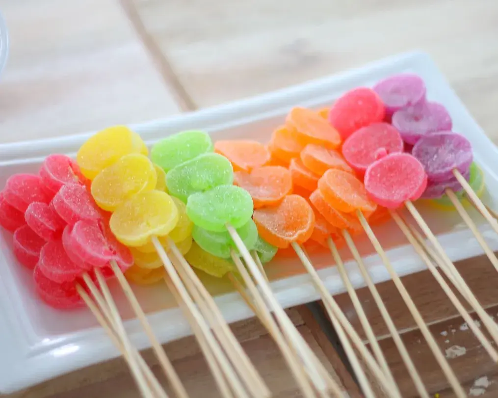 Candy Sticks with Chocolate Drizzle: 6 Creative Uses for Plating