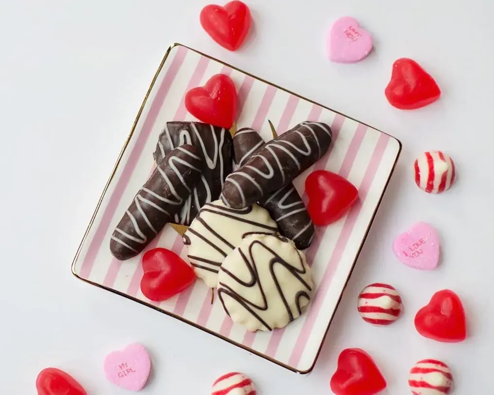 Candy Sticks With Chocolate Drizzle