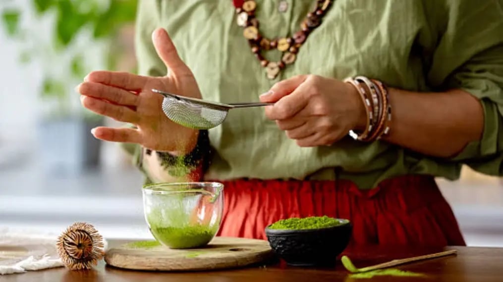 matcha-making