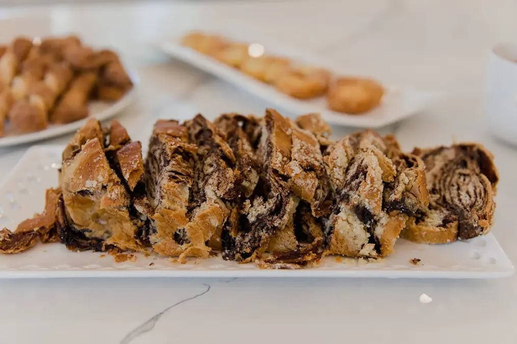 Choco-Filled Puff Pastries: Decadent Recipes for Any Celebration - Chocolate Banana Puff Rolls