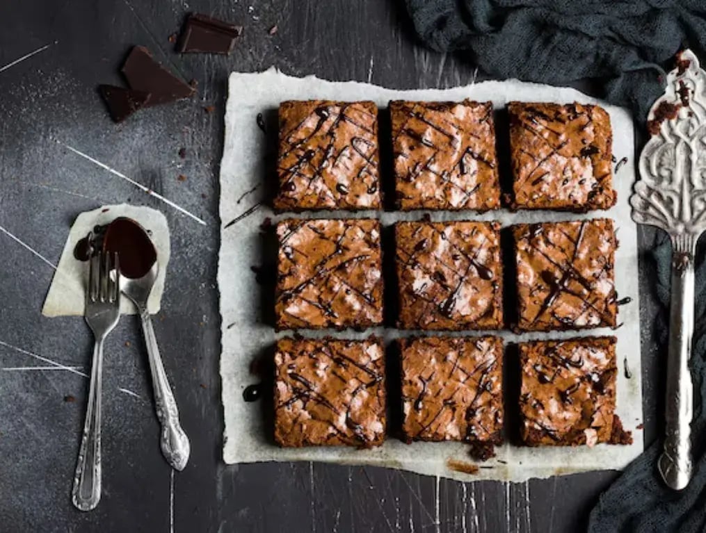 A Step-By-Step guide To Make Chocolate Brownie Bars with Oreo Crust