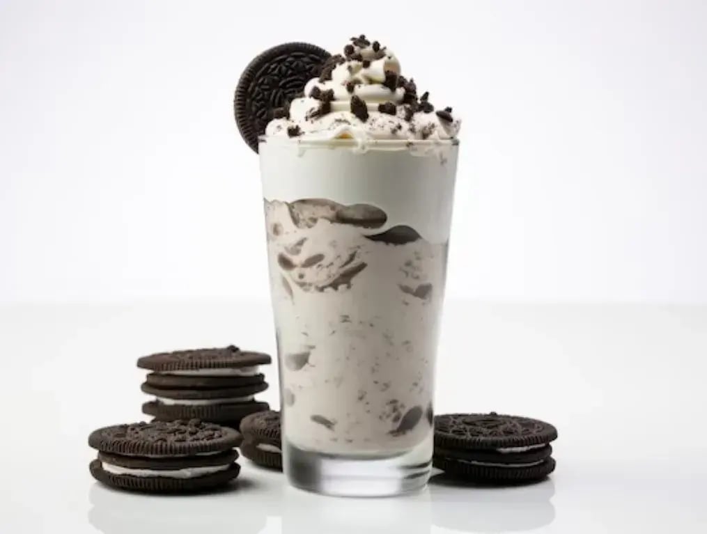 How To Whip Up A Delicious Glass Of Chocolate Hazelnut Oreo Milkshake