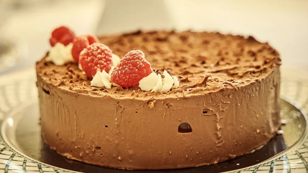 chilled-chocolate-raspberry-cake