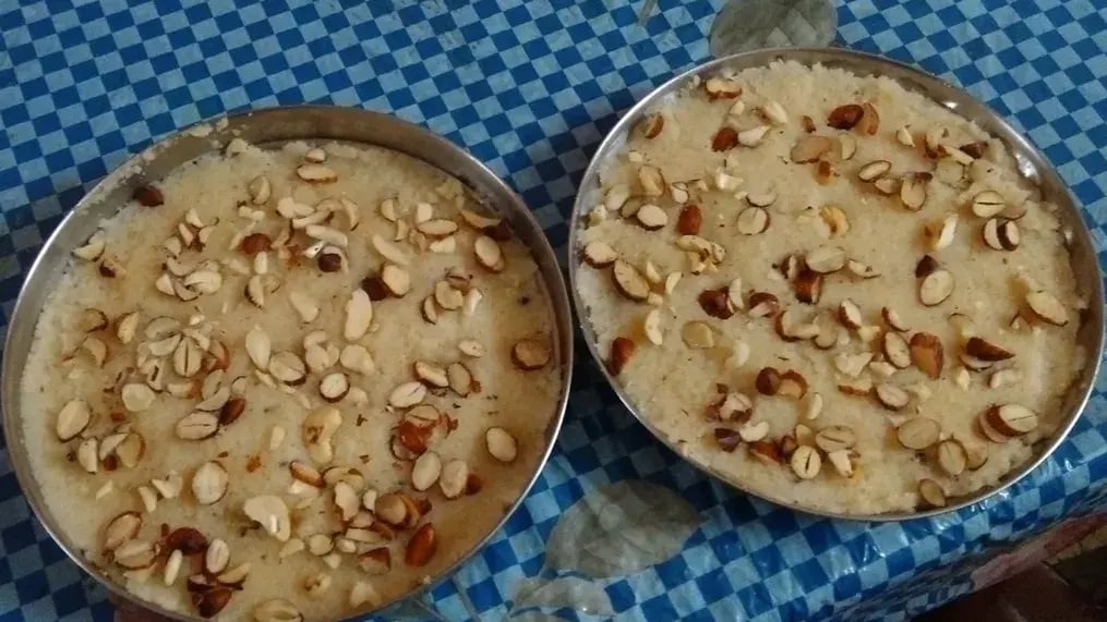 Serve Suji Halwa Warm or Chill
