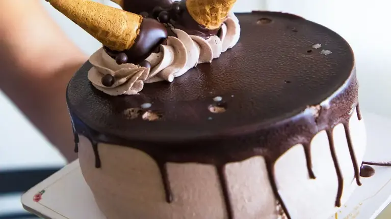 chocolate-cake-with-ice-cream