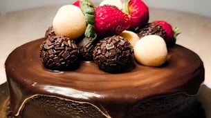 Chocolate Truffle Ice Cream Cake Recipe: Layers, Assembly Steps, Freezing Tips, And Decoration Ideas