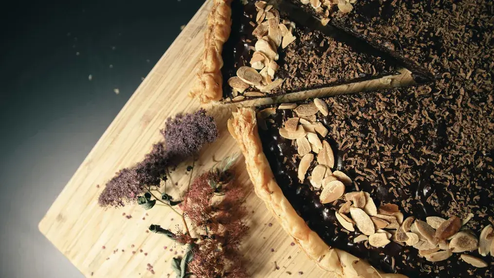 Choosing the Right Crust for Juicy Chocolate Pies
