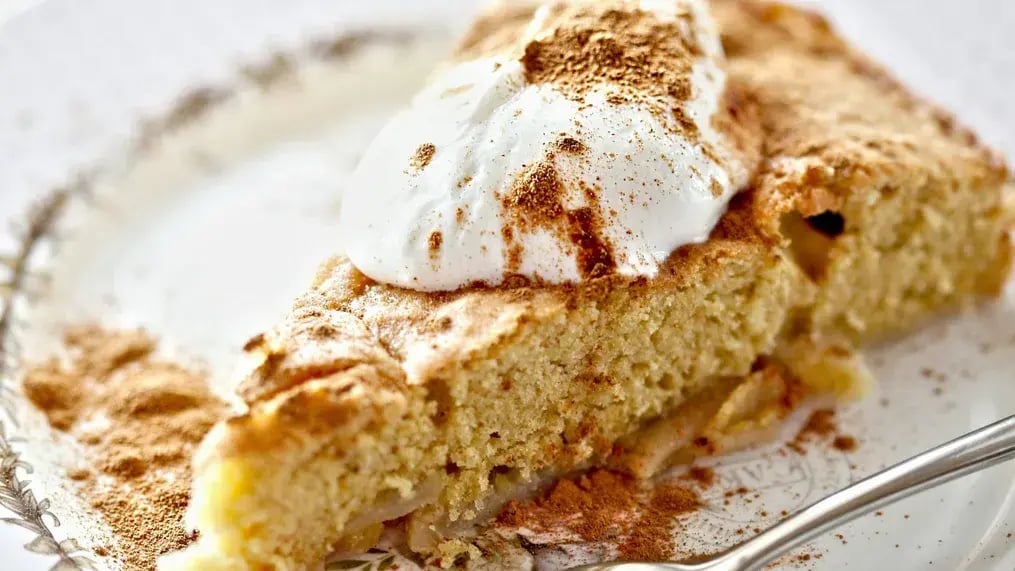 Cinnamon Apple Cake