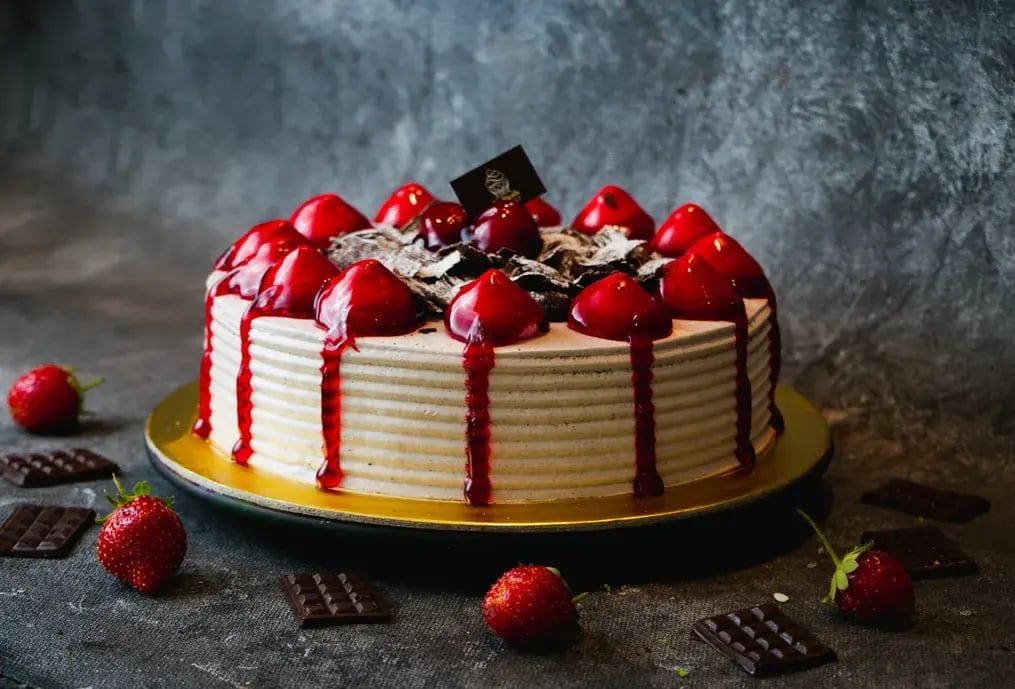 Classic French Strawberry Cake – Fresh, Light, and Packed with Flavor - French Strawberry Cake - 1