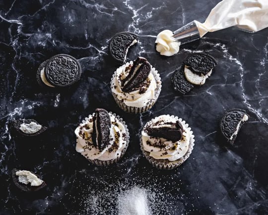 Cookies & Cream Cupcakes with Walnut Crunch: Step-by-Step Recipe