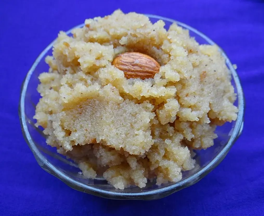 Gur Ka Halwa (Jaggery Semolina Pudding)