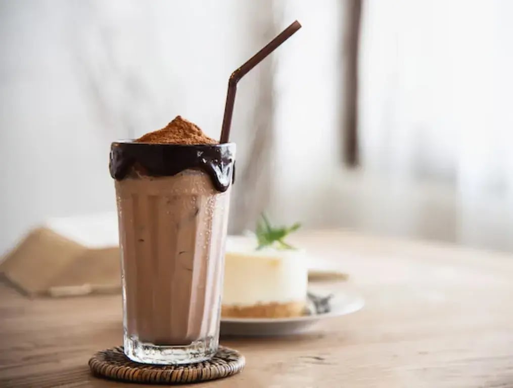 Creamy Chocolate Cashew Milkshake: A Rich and Nutty Beverage - Body