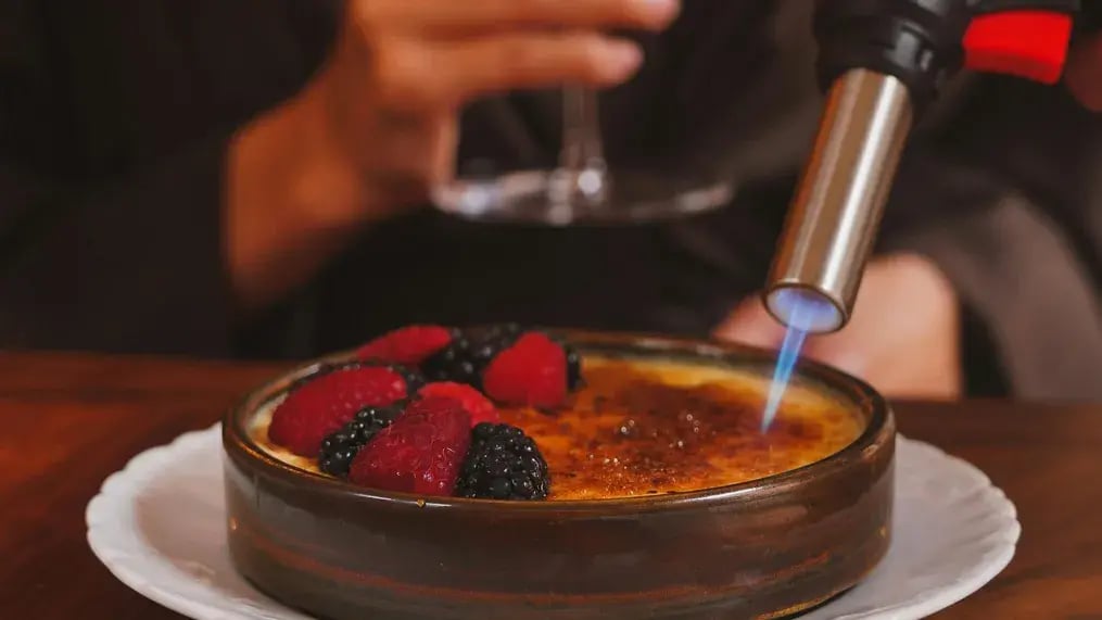 Creamy Crème Brûlée Cheesecake for true dessert lovers - Coffee-Flavored Crème Brûlée Cheesecake 2