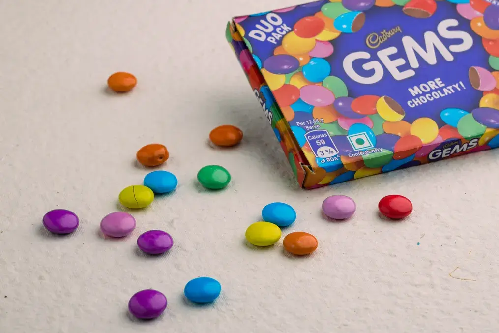 Creative Ways to Use Gems as Cookie Toppings