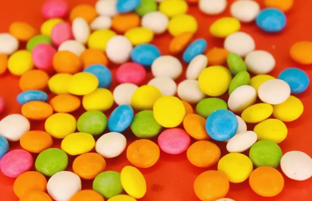 Creative Ways to Use Gems for Parfait Decoration - Color-Themed Layers