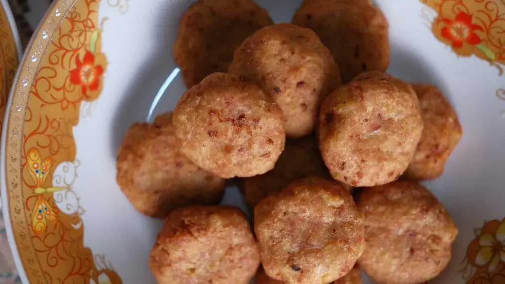 Crispy Fried Pear Fritters: A Sweet, Golden Snack - Method