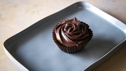 Dairy Milk Almond Cupcakes: Soft, Moist & Oven-Free Option ...