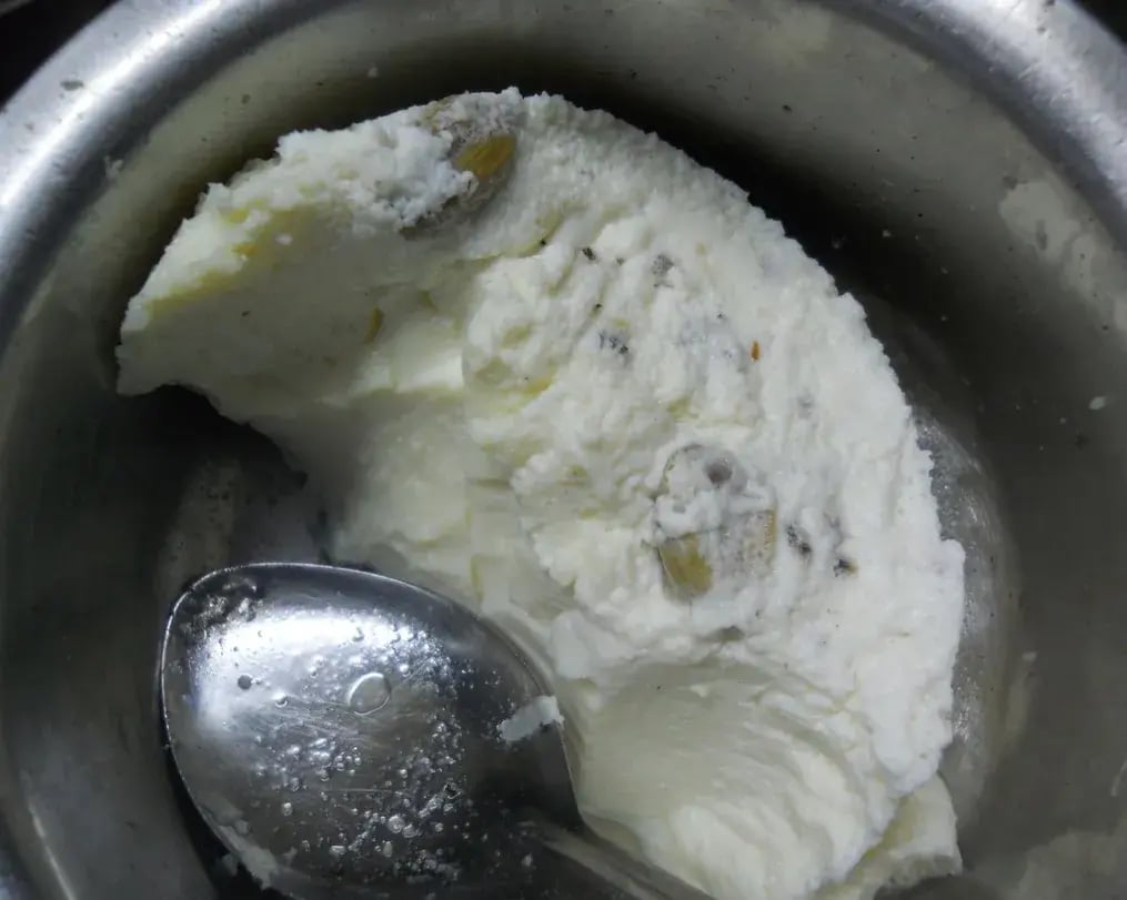 Dairy Milk Saffron Kharwas