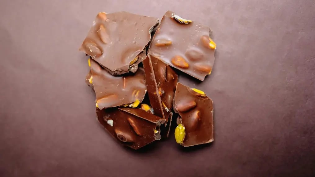 chocolate-bark-with-nuts