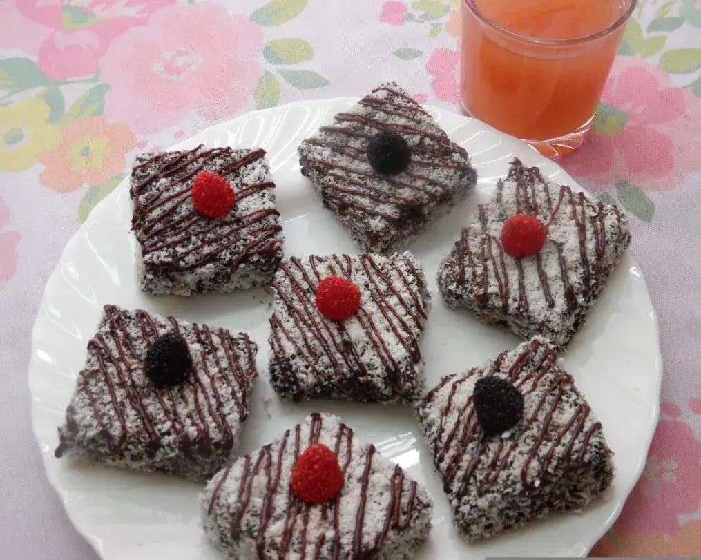 Brownies with syrup