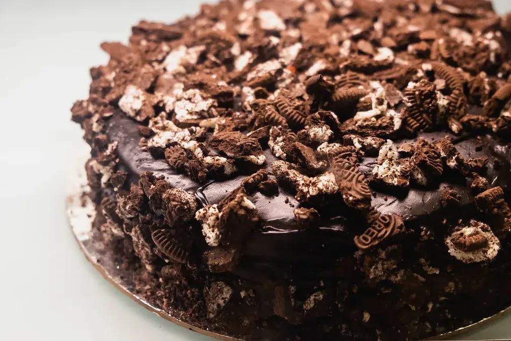 Oreo Fudge Cake: The Cookie Meets Cake Bliss
