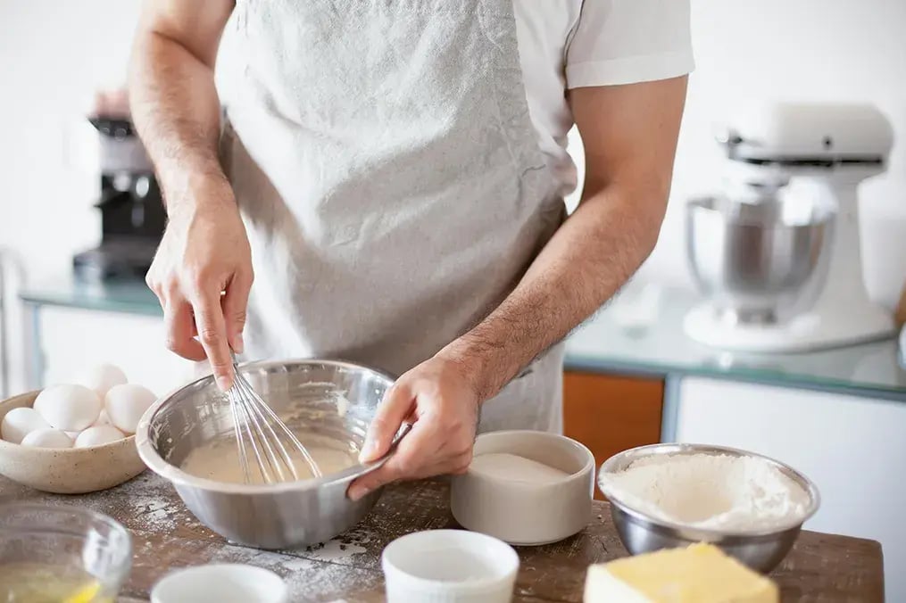beating-the-eggs-and-sugar