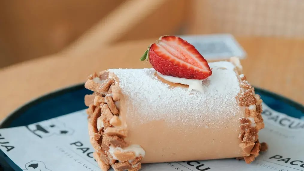 Delightful strawberry filling cake for the home baker - Strawberry Filling Cake