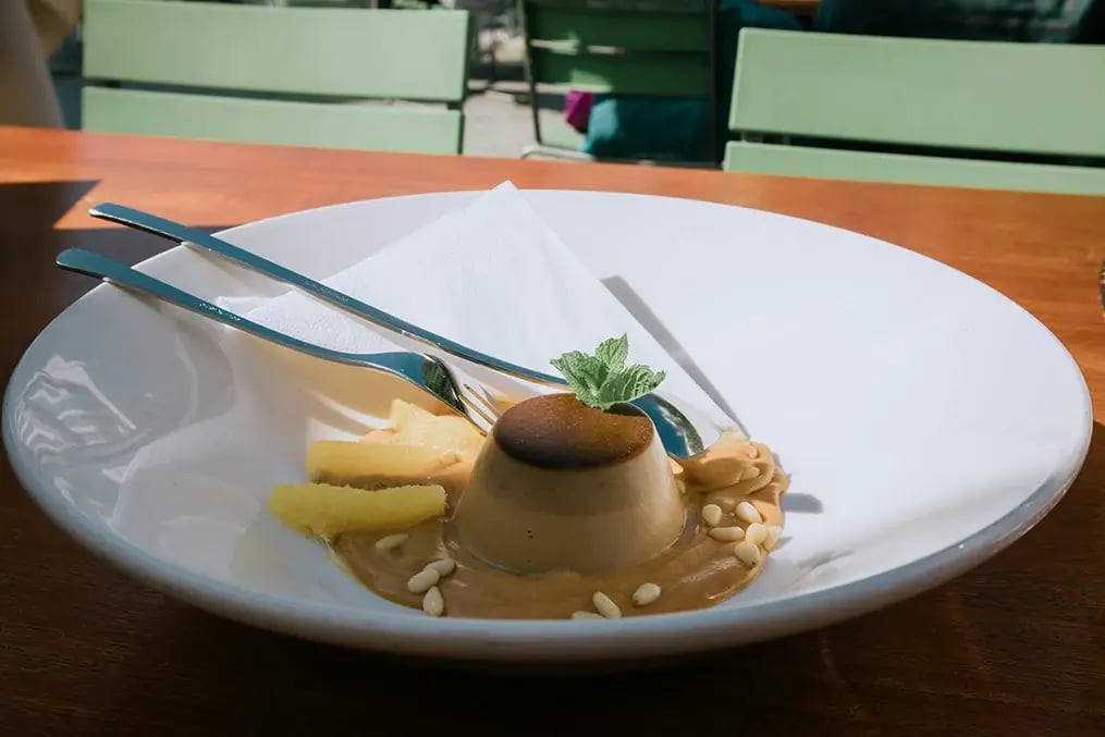 Desserts with Pineapple: Enjoy Varieties Like Pineapple Crumble and Pineapple - Pineapple Panna Cotta 2