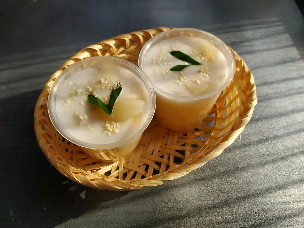 Desserts with Pineapple: Enjoy Varieties Like Pineapple Crumble and Pineapple - Pineapple Panna Cotta 3