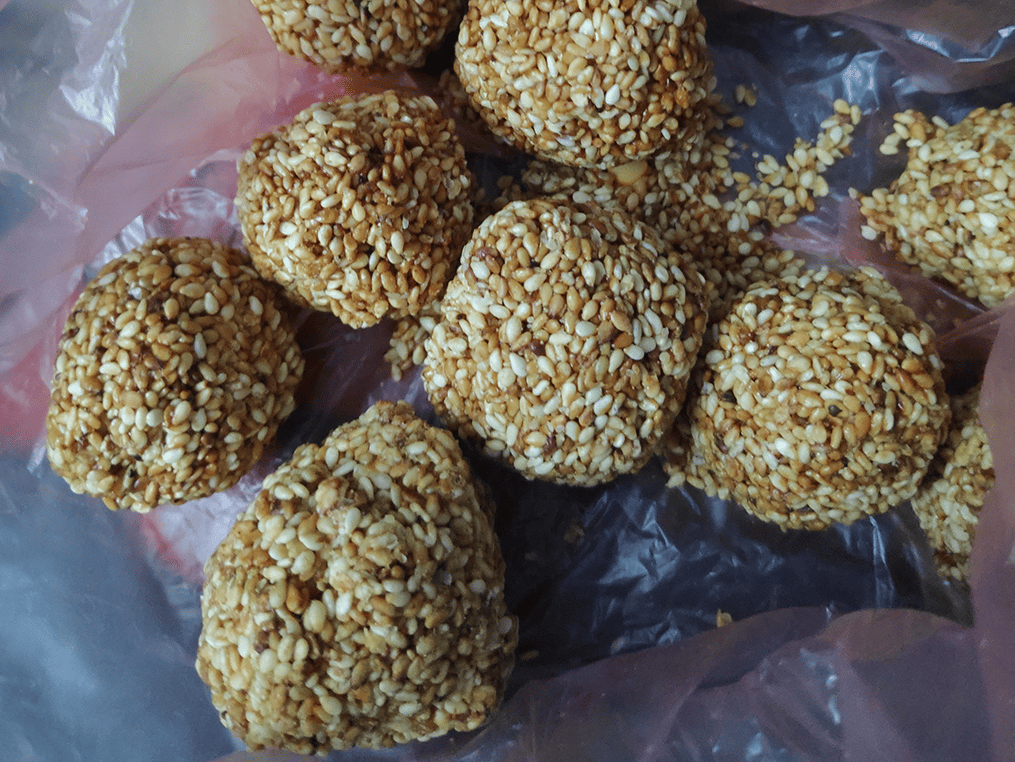 Tilgul (Sesame Jaggery Ladoo)