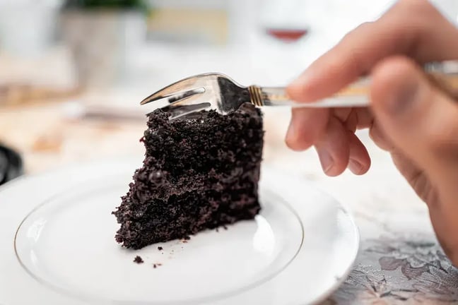 Dutch Chocolate Cake with Pistachio Topping: A Baking Guide