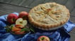 Easy Apple Pie with Raisins and a Crunchy Oreo Crumble