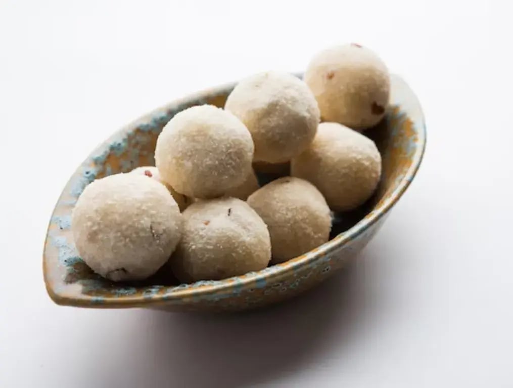 Easy Rava Ladoo Recipe To Make For Pongal