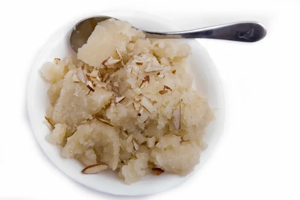Easy Recipe for Suji Halwa with Cashews and Raisins for Festive Parties - Introduction