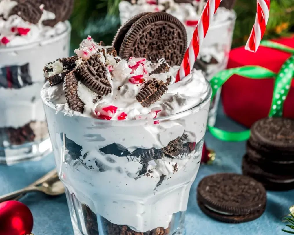 chocolate parfait with Oreos topping