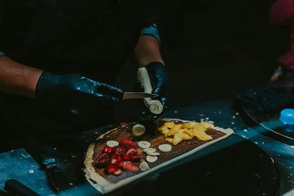 Explore a healthy recipe for crepes with oats and banana - Chocolate and Banana Crepe 1