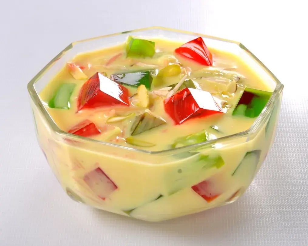 Falooda with jelly cubes and vermicelli