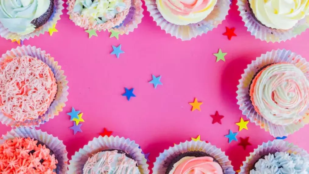Glitter Ombré Frosting Cupcakes