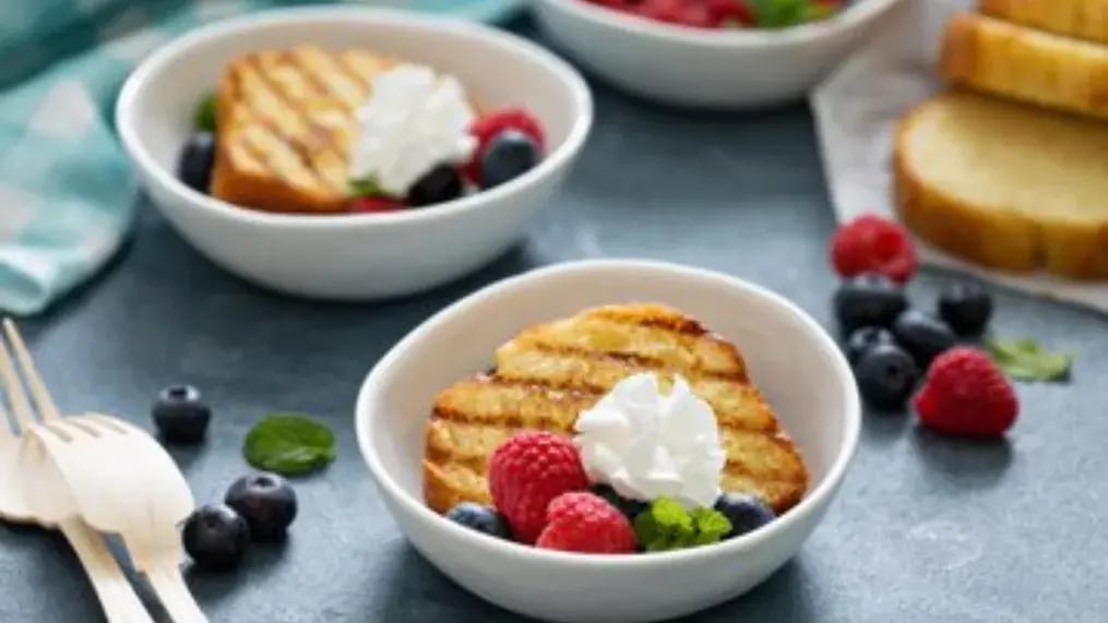 Grilled Pound Cake With Berry Compote