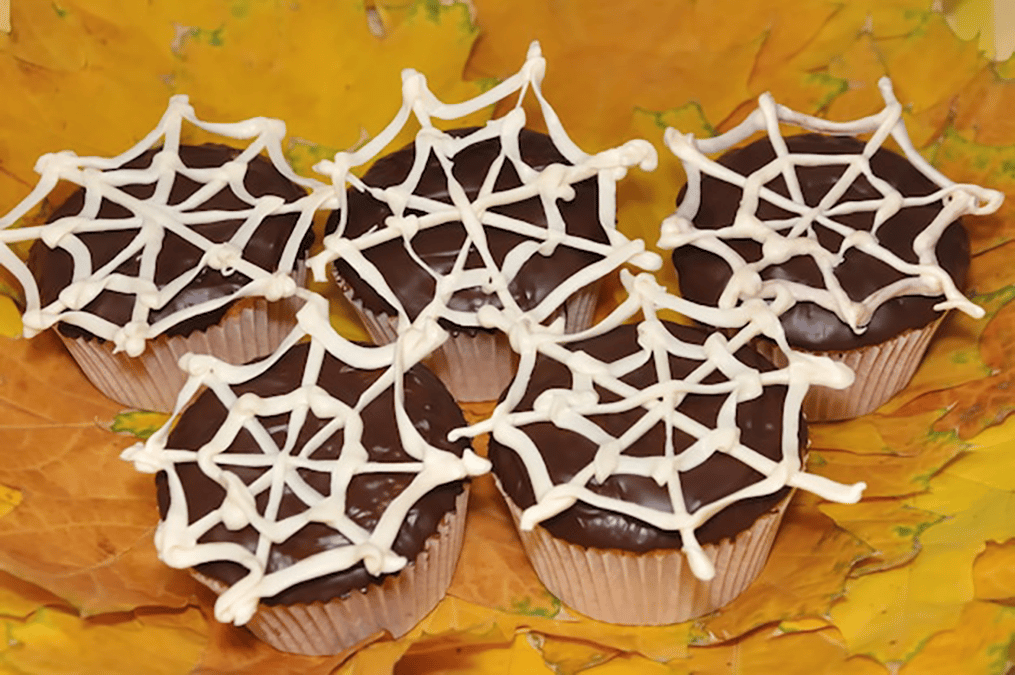 spider-web-cupcakes-1