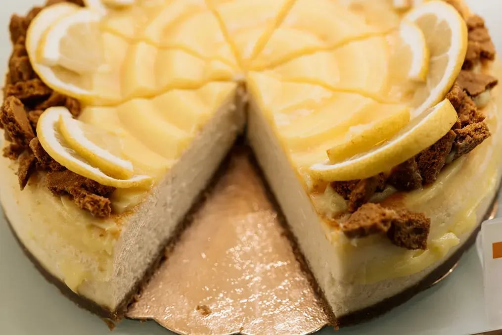 Have you tried this vegan lemon curd cheesecake yet? - Vegan Lemon Cheesecake 2