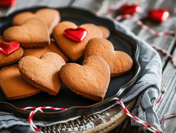 Heart-Shaped Cookie Platter Ideas for a Romantic Celebration